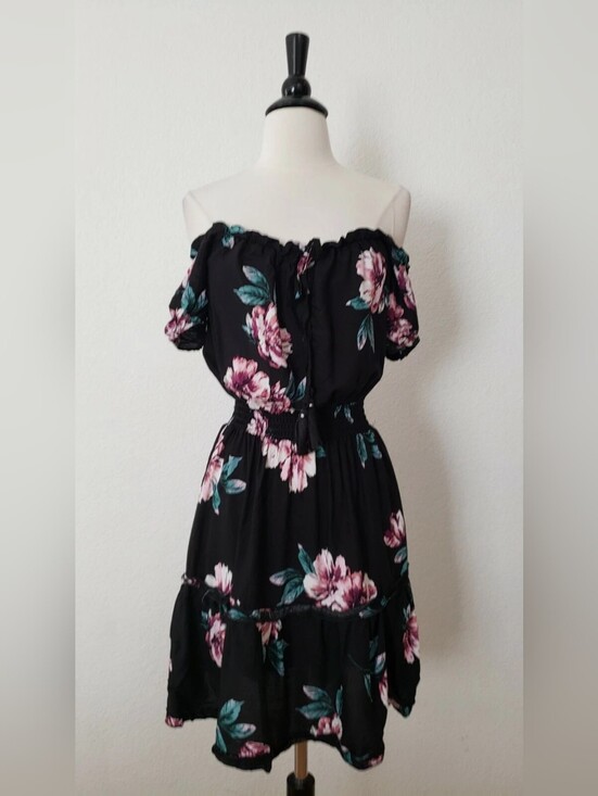 Dresses & Skirts - Off-Shoulder Black Floral Summer Dress